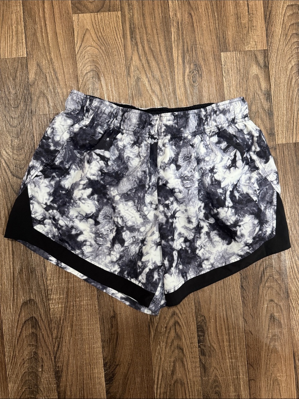 Tie-Dye Black and White Women's Athletic Shorts